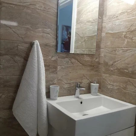 P L Sunorama Garden 302 Apartman